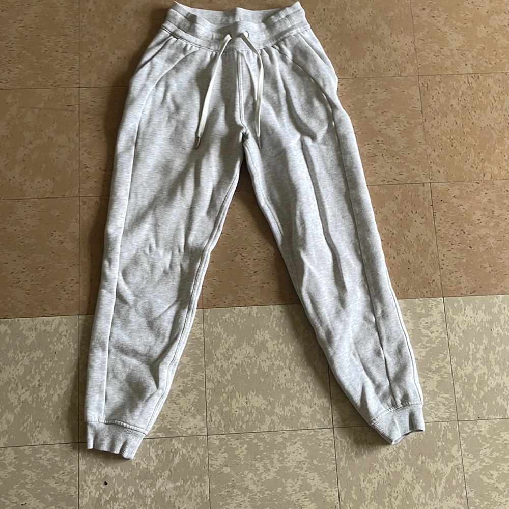 LULULEMON JOGGERS (i ripped the tag off bc it was really itchy)